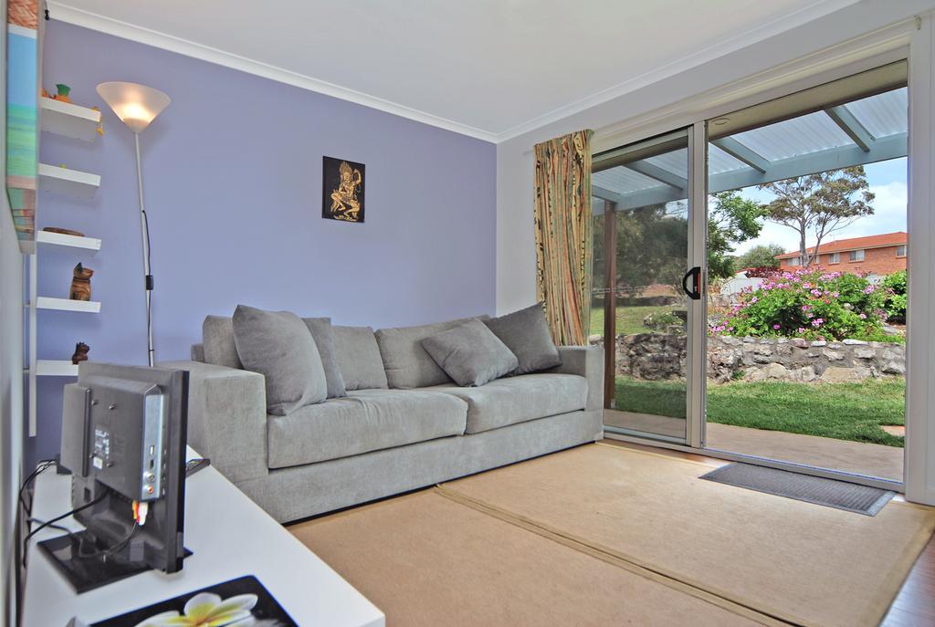 Marazul Best Deal - Stone Bathtub, Wifi, Functional - Mandarins And Lemons When Available Vincentia Bilik gambar