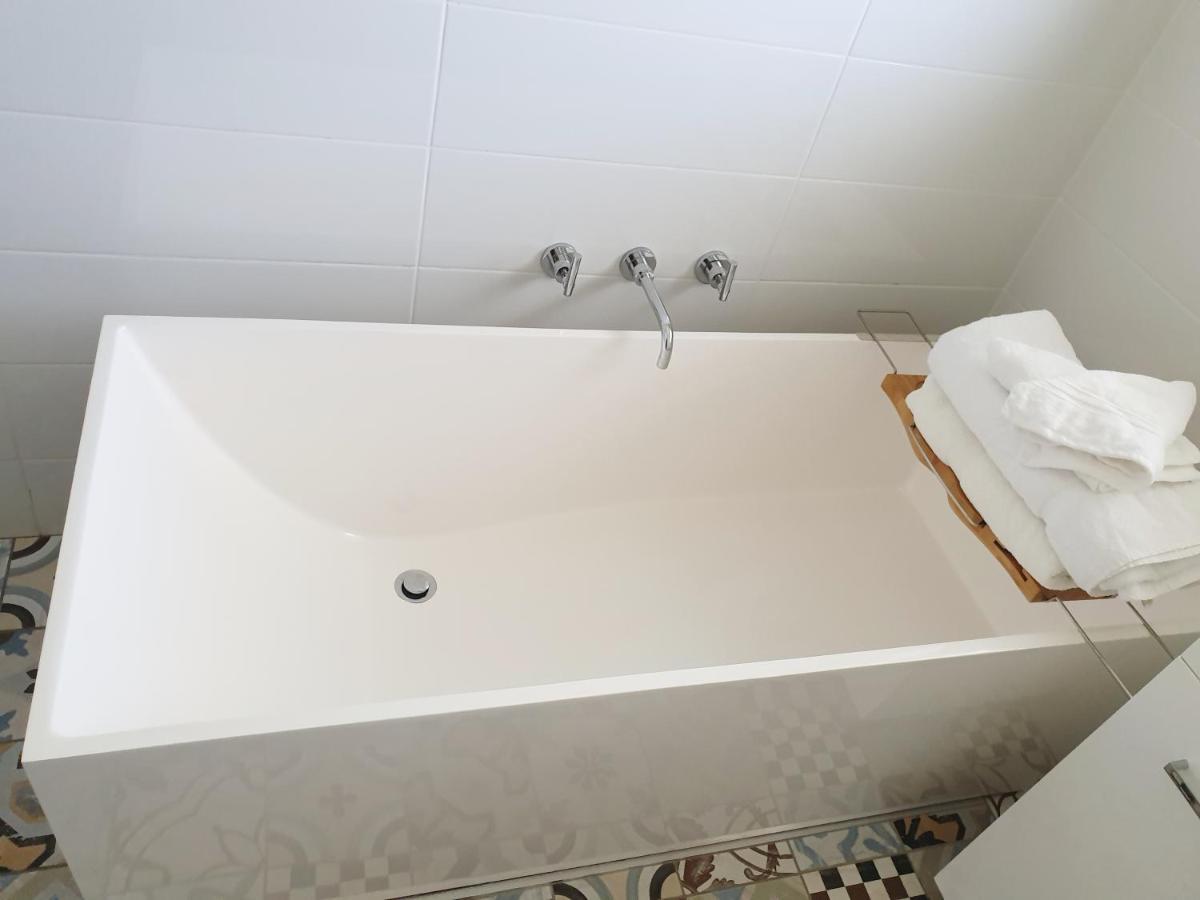 Marazul Best Deal - Stone Bathtub, Wifi, Functional - Mandarins And Lemons When Available Vincentia Luaran gambar